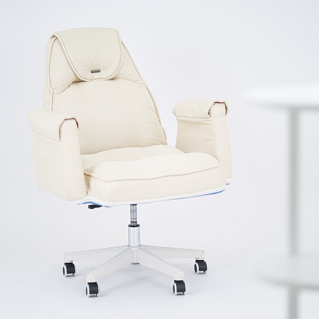 เก้าอี้ทำงาน รุ่น KC-PLAY OTAWA เบาะผ้าสีขาว