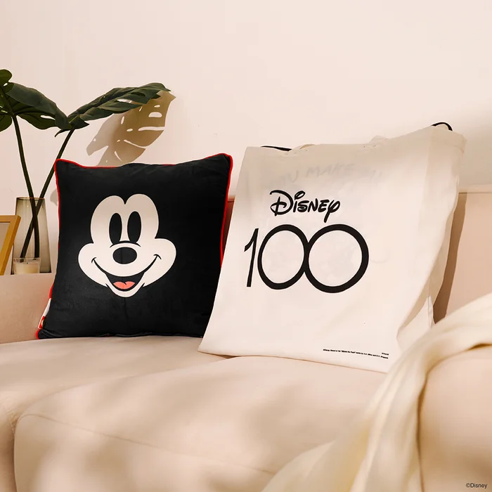 หมอน Disney รุ่น Collection ลาย Mickey Mouse ผ้าสีดำ-แดง